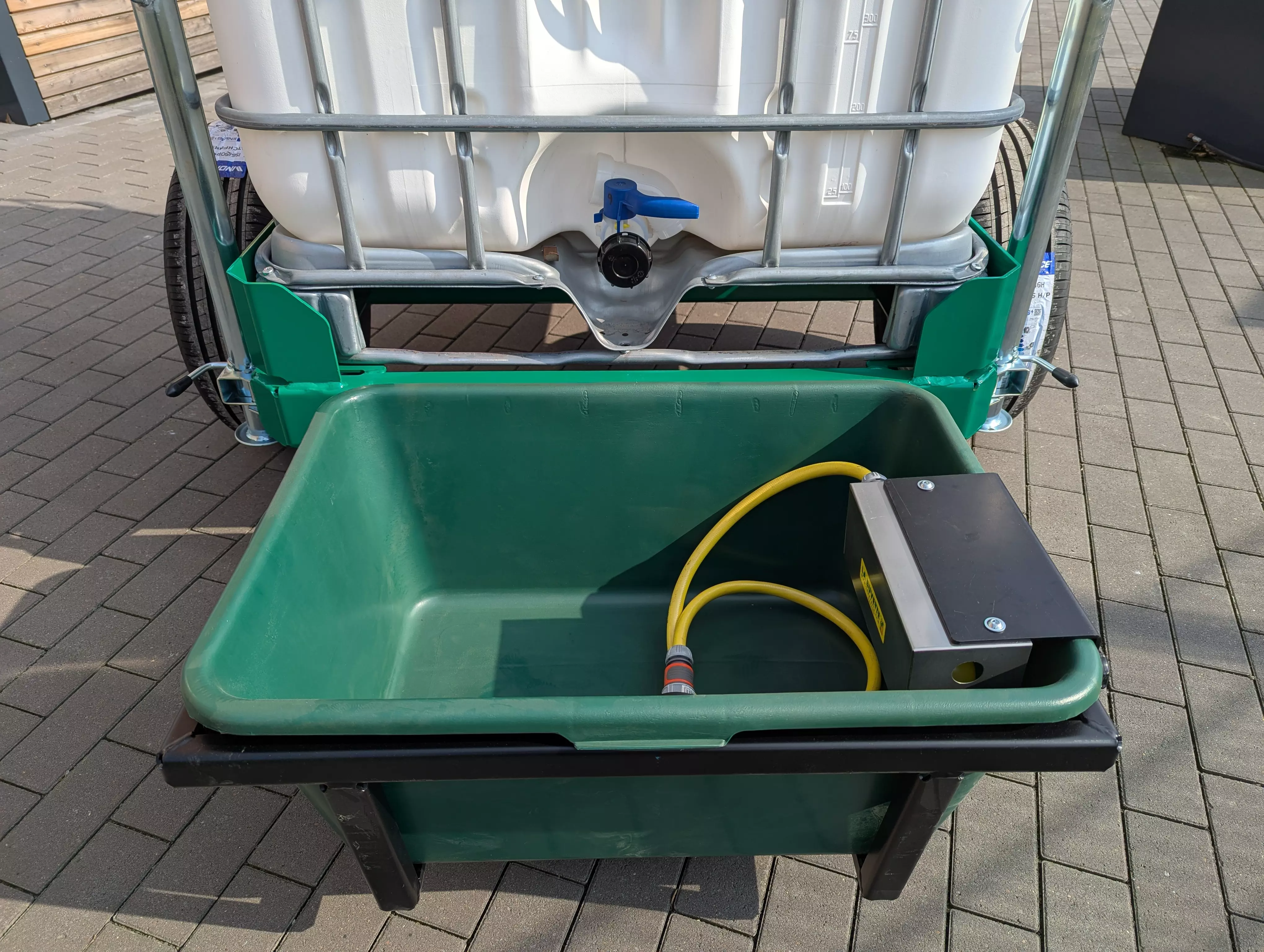 Anhänger für IBC Container 1000L mobile Weidetränke - [ Anhänger mit Tränke ohne IBC-Tank ]