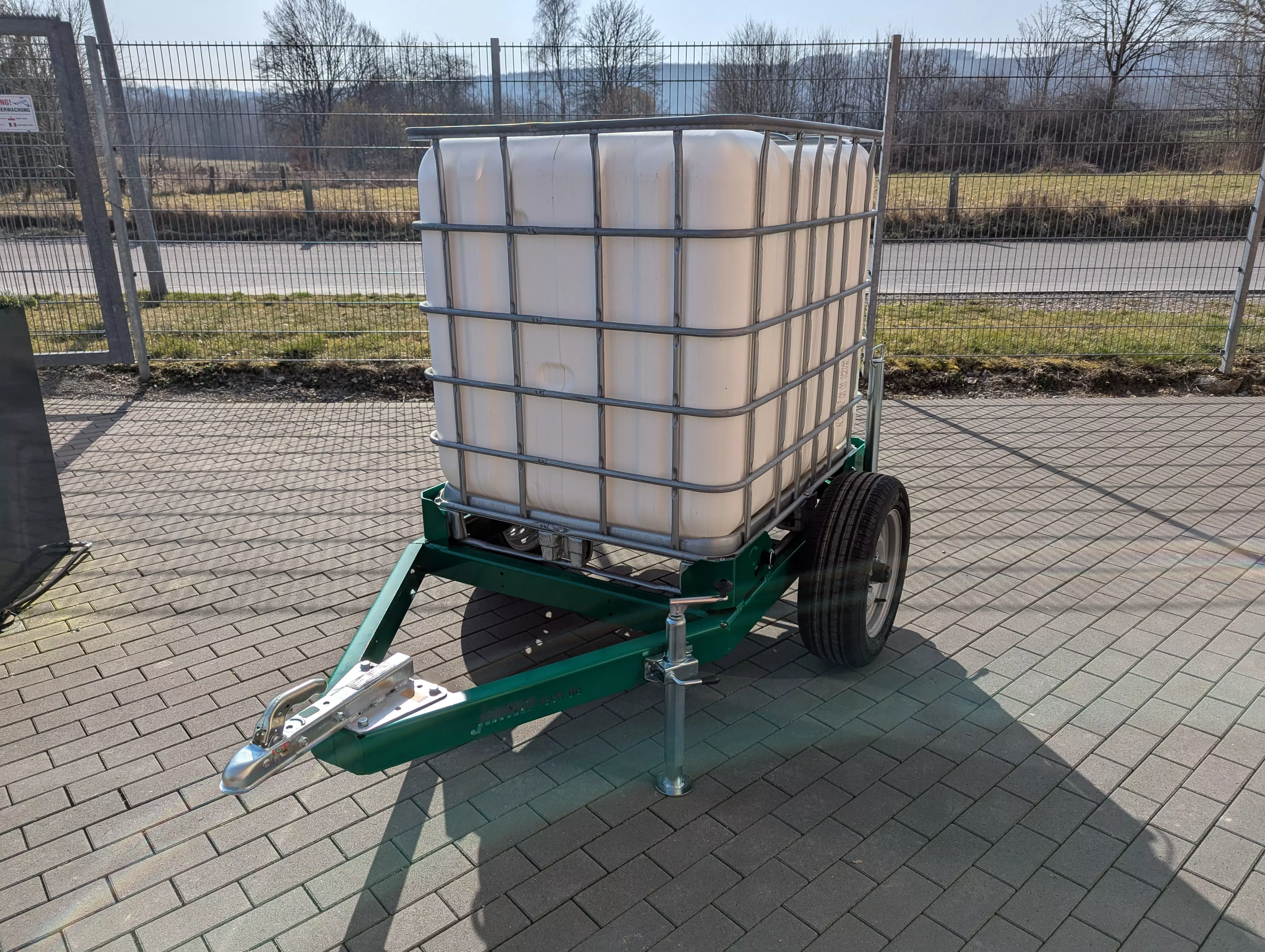 Anhänger für IBC Container 1000L mobile Weidetränke - [ Anhänger ohne Zubehör mit IBC-Tank ]